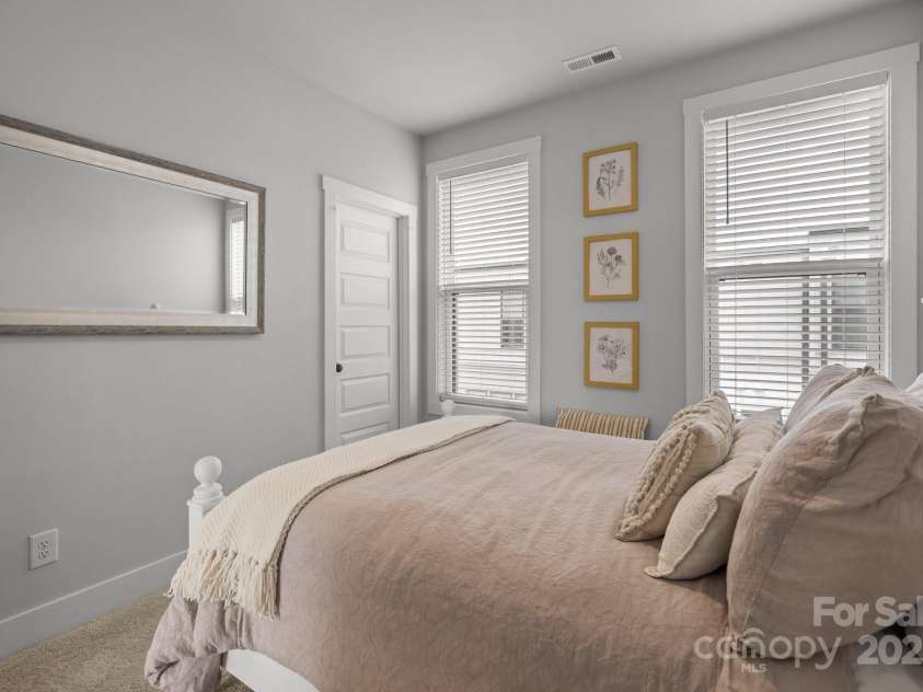 5006 Tiny Lane, Charlotte, NC 28203.  MLS# CAR4266727, YatesRealty ID 22590. 