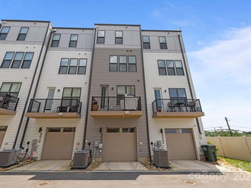 5006 Tiny Lane, Charlotte, NC 28203.  MLS# CAR4266727, YatesRealty ID 22590. 