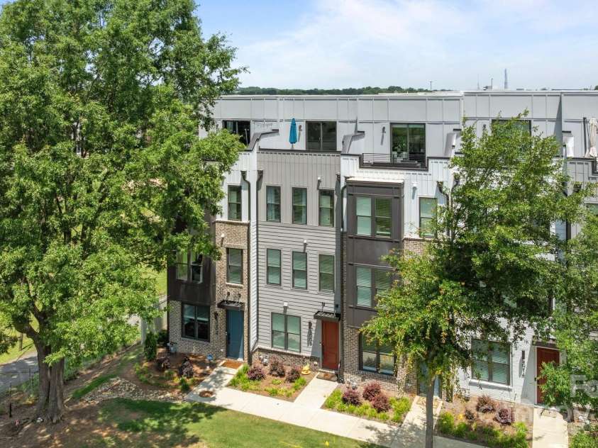 5006 Tiny Lane, Charlotte, NC 28203.  MLS# CAR4266727, YatesRealty ID 22590. 