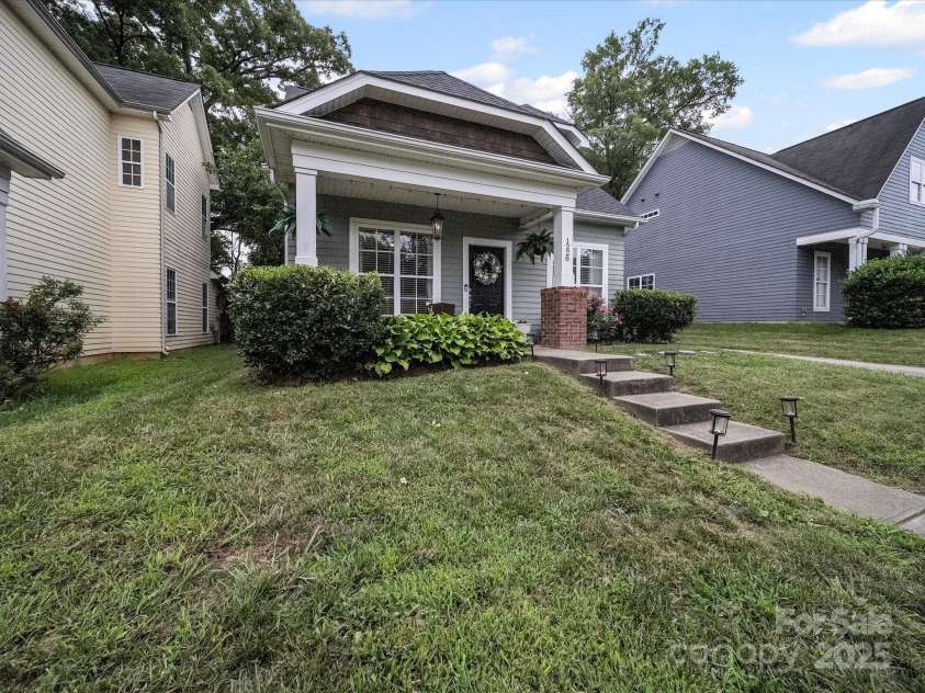 1228 Rising Oak Drive, Charlotte, NC 28206.  MLS# CAR4271821, YatesRealty ID 22591. 