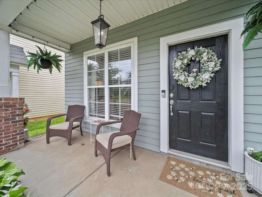 1228 Rising Oak Drive, Charlotte, NC 28206.  MLS# CAR4271821, YatesRealty ID 22591. 