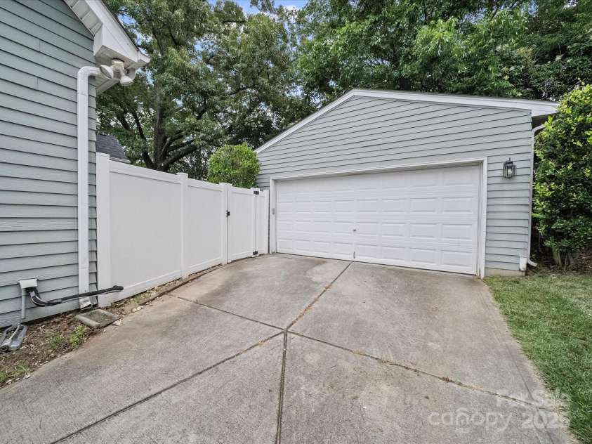 1228 Rising Oak Drive, Charlotte, NC 28206.  MLS# CAR4271821, YatesRealty ID 22591. 