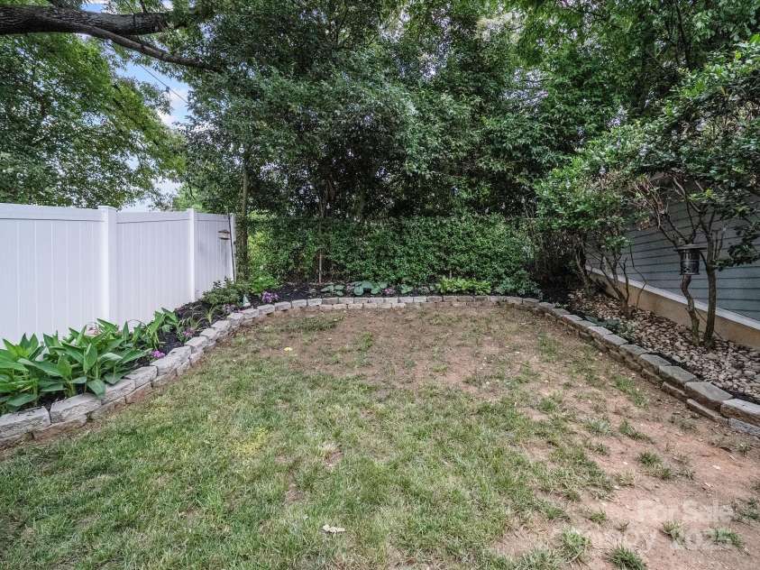 1228 Rising Oak Drive, Charlotte, NC 28206.  MLS# CAR4271821, YatesRealty ID 22591. 