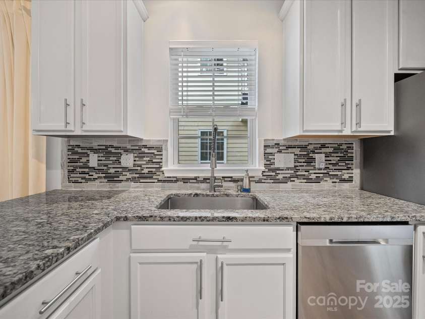 1228 Rising Oak Drive, Charlotte, NC 28206.  MLS# CAR4271821, YatesRealty ID 22591. 