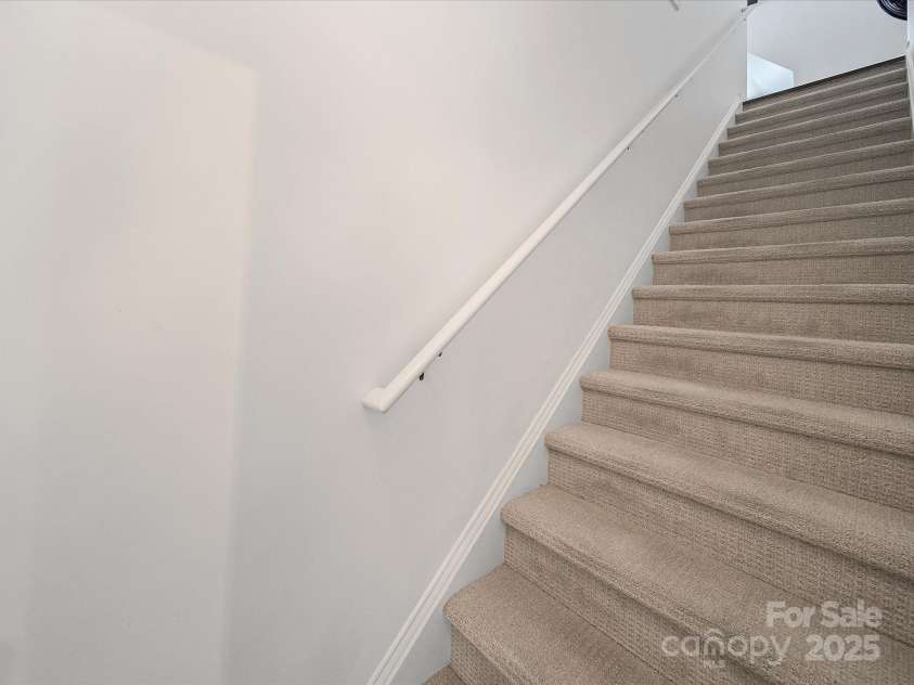 1228 Rising Oak Drive, Charlotte, NC 28206.  MLS# CAR4271821, YatesRealty ID 22591. 