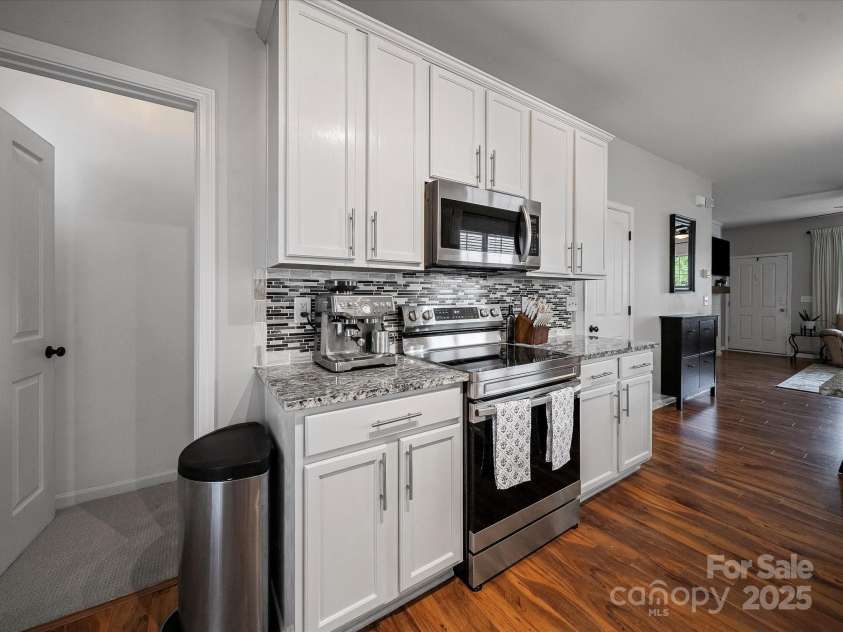 1228 Rising Oak Drive, Charlotte, NC 28206.  MLS# CAR4271821, YatesRealty ID 22591. 