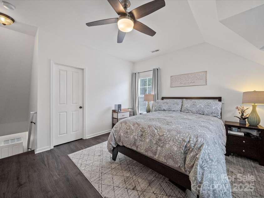 1228 Rising Oak Drive, Charlotte, NC 28206.  MLS# CAR4271821, YatesRealty ID 22591. 