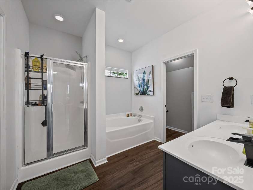 1228 Rising Oak Drive, Charlotte, NC 28206.  MLS# CAR4271821, YatesRealty ID 22591. 
