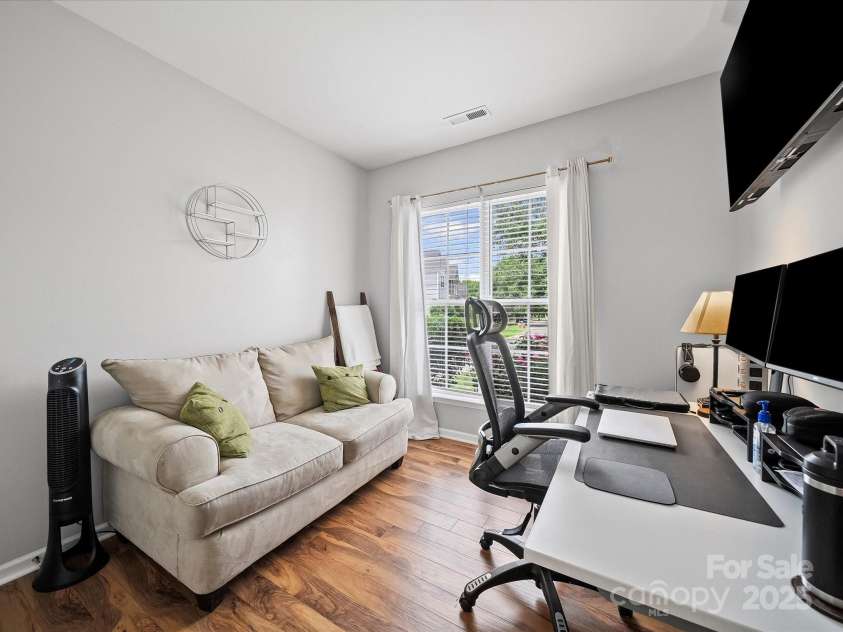 1228 Rising Oak Drive, Charlotte, NC 28206.  MLS# CAR4271821, YatesRealty ID 22591. 