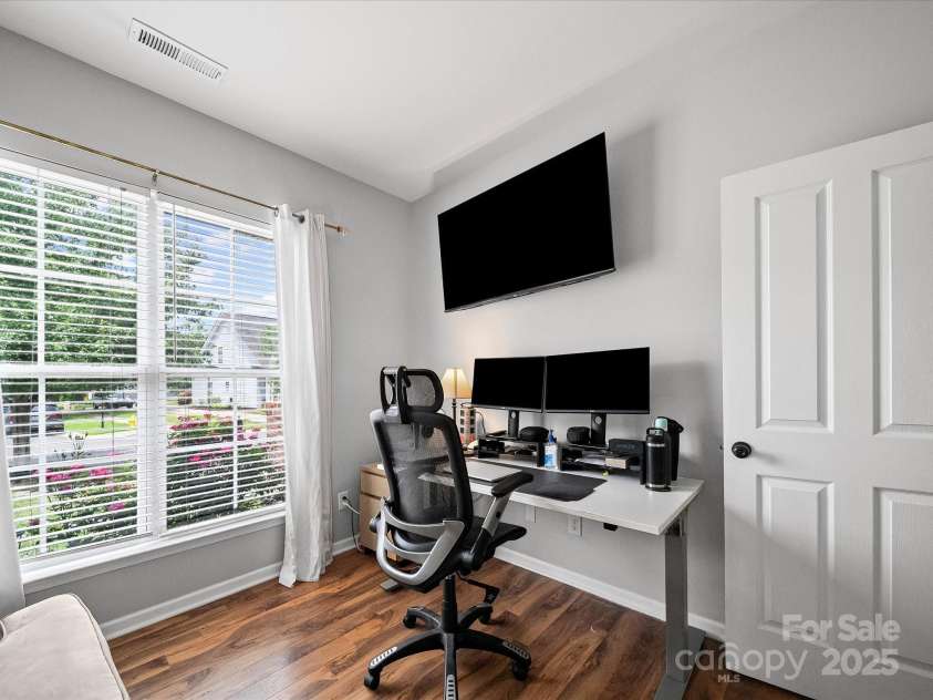 1228 Rising Oak Drive, Charlotte, NC 28206.  MLS# CAR4271821, YatesRealty ID 22591. 