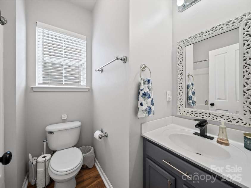 1228 Rising Oak Drive, Charlotte, NC 28206.  MLS# CAR4271821, YatesRealty ID 22591. 