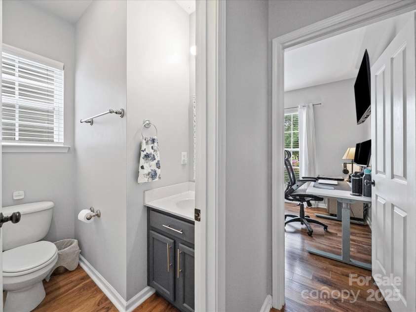 1228 Rising Oak Drive, Charlotte, NC 28206.  MLS# CAR4271821, YatesRealty ID 22591. 