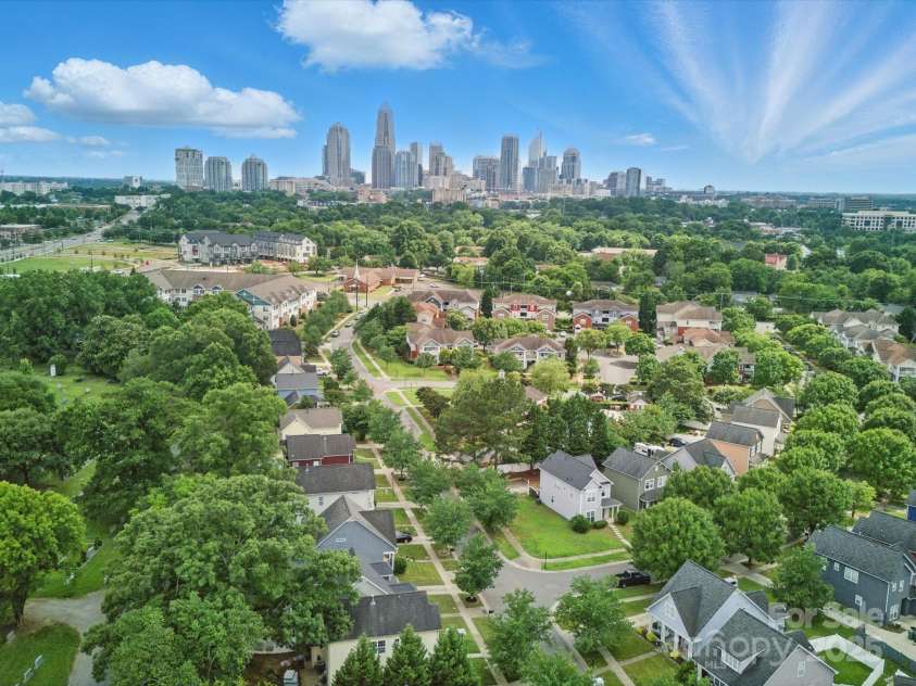 1228 Rising Oak Drive, Charlotte, NC 28206.  MLS# CAR4271821, YatesRealty ID 22591. 