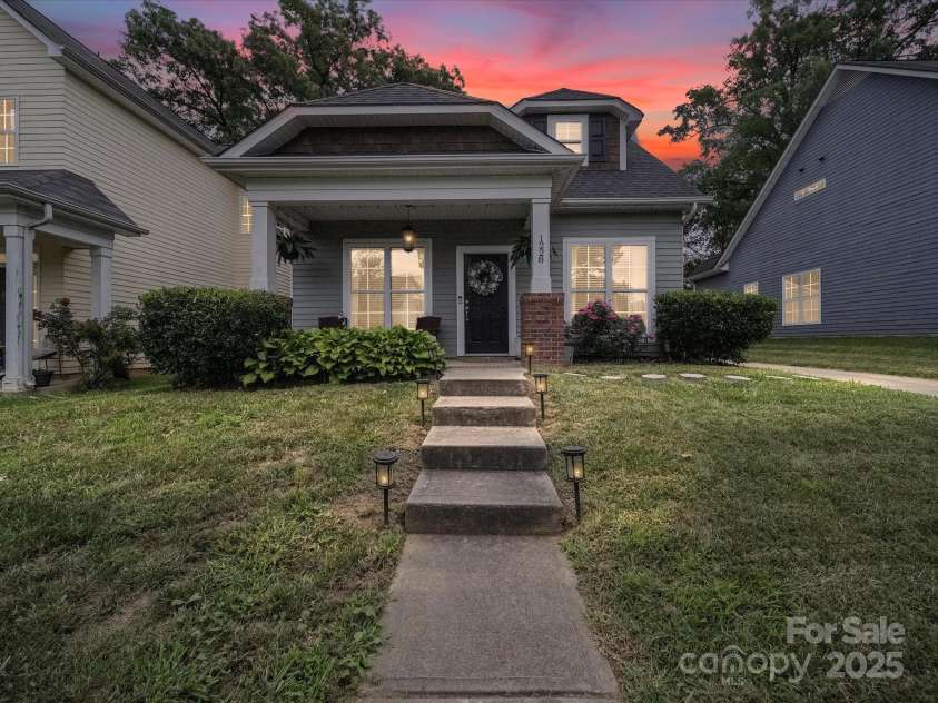 1228 Rising Oak Drive, Charlotte, NC 28206.  MLS# CAR4271821, YatesRealty ID 22591. 