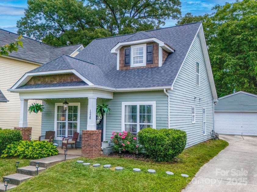 1228 Rising Oak Drive, Charlotte, NC 28206.  MLS# CAR4271821, YatesRealty ID 22591. 