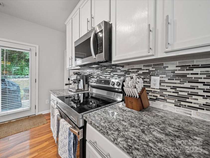 1228 Rising Oak Drive, Charlotte, NC 28206.  MLS# CAR4299867, YatesRealty ID 22591. 