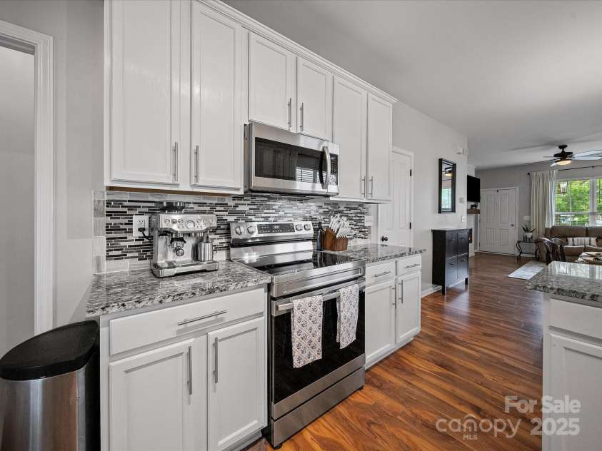 1228 Rising Oak Drive, Charlotte, NC 28206.  MLS# CAR4299867, YatesRealty ID 22591. 