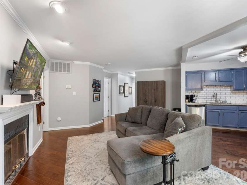 6038 Gray Gate Lane, Charlotte, NC 28210.  MLS# CAR4365996, YatesRealty ID 22591. 