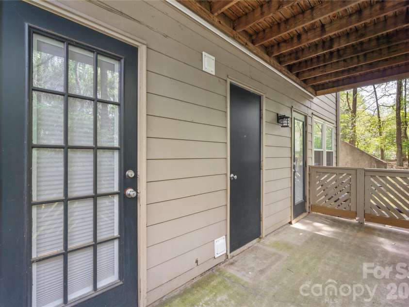 6038 Gray Gate Lane, Charlotte, NC 28210.  MLS# CAR4365996, YatesRealty ID 22591. 