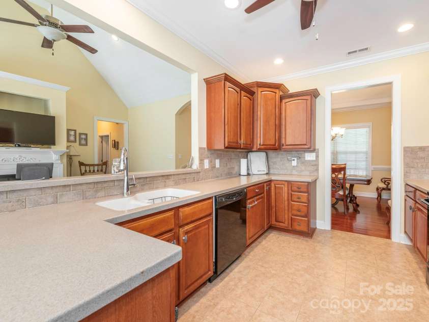 3697 Travertine Drive, Lancaster, SC 29720.  MLS# CAR4271522, YatesRealty ID 22592. Kitchen