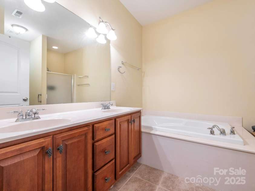 3697 Travertine Drive, Lancaster, SC 29720.  MLS# CAR4271522, YatesRealty ID 22592. Primary Bathroom