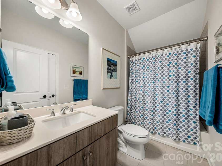 6008 Candlestick Lane, Lancaster, SC 29720.  MLS# CAR4366162, YatesRealty ID 22592. Loft full bath