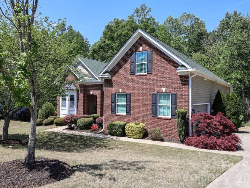 2217 Chapel Gate Drive, Rock Hill, SC 29732.  MLS# CAR4340623, YatesRealty ID 22593. FRONT SIIDE