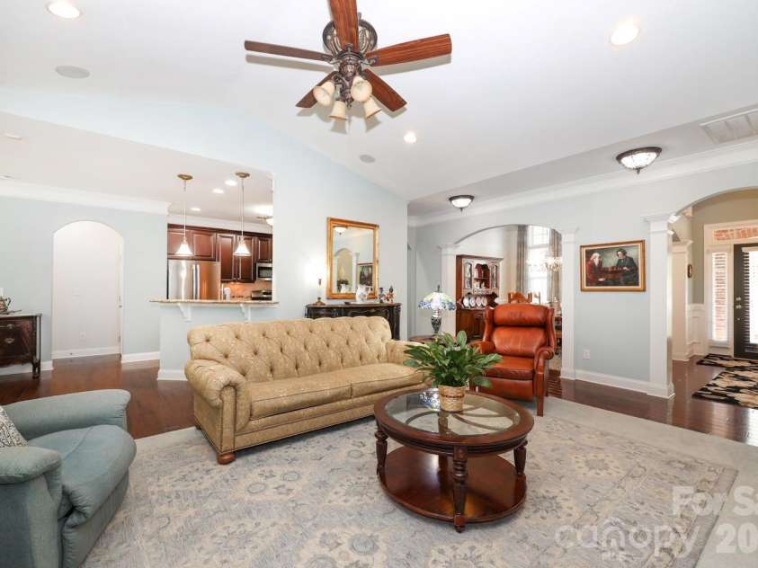 2217 Chapel Gate Drive, Rock Hill, SC 29732.  MLS# CAR4340623, YatesRealty ID 22593. GREAT ROOM