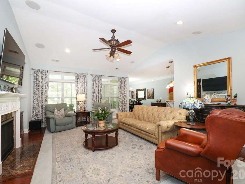 2217 Chapel Gate Drive, Rock Hill, SC 29732.  MLS# CAR4340623, YatesRealty ID 22593. GREAT ROOM