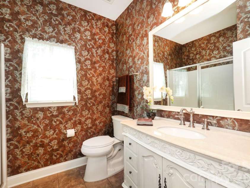 2217 Chapel Gate Drive, Rock Hill, SC 29732.  MLS# CAR4340623, YatesRealty ID 22593. HALL BATHROOM