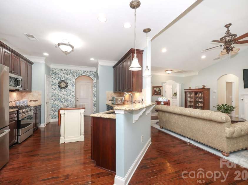 2217 Chapel Gate Drive, Rock Hill, SC 29732.  MLS# CAR4340623, YatesRealty ID 22593. KITCHEN