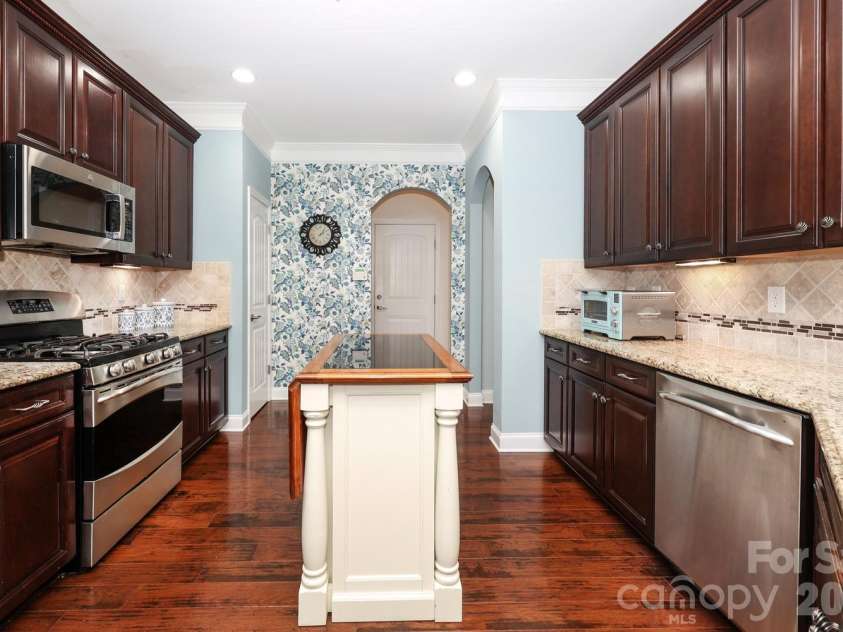 2217 Chapel Gate Drive, Rock Hill, SC 29732.  MLS# CAR4340623, YatesRealty ID 22593. KITCHEN