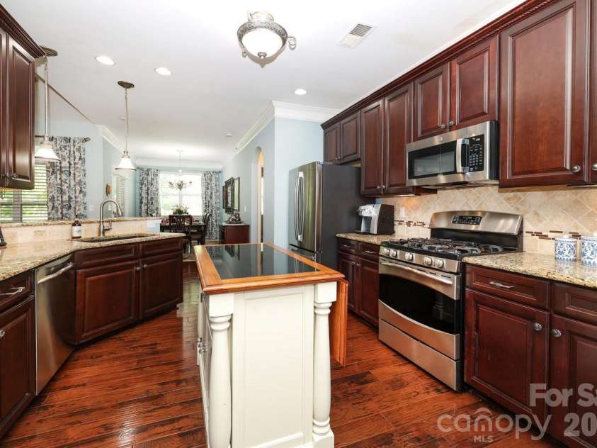 2217 Chapel Gate Drive, Rock Hill, SC 29732.  MLS# CAR4340623, YatesRealty ID 22593. KITCHEN