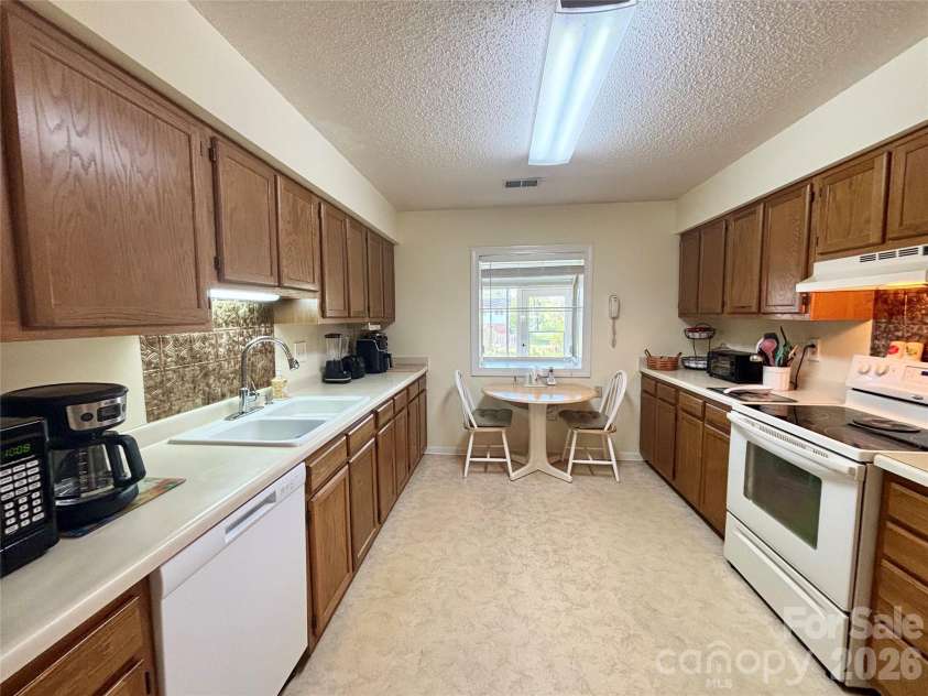 3 Wintry Drive, Hendersonville, NC 28792.  MLS# CAR4370347, YatesRealty ID 22594. 