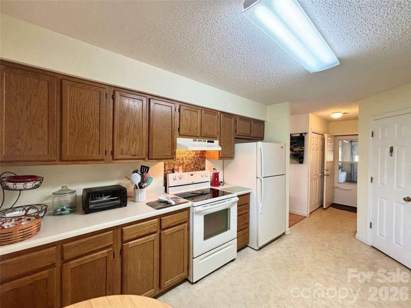 3 Wintry Drive, Hendersonville, NC 28792.  MLS# CAR4370347, YatesRealty ID 22594. 