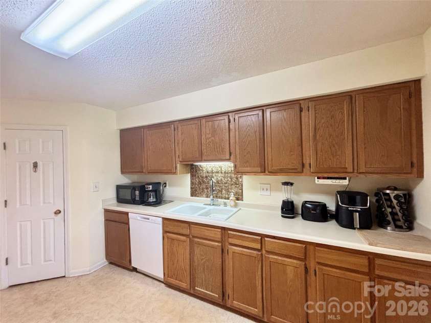 3 Wintry Drive, Hendersonville, NC 28792.  MLS# CAR4370347, YatesRealty ID 22594. 