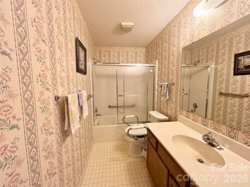 3 Wintry Drive, Hendersonville, NC 28792.  MLS# CAR4370347, YatesRealty ID 22594. 