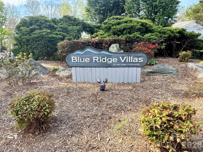 3 Wintry Drive, Hendersonville, NC 28792.  MLS# CAR4370347, YatesRealty ID 22594. 
