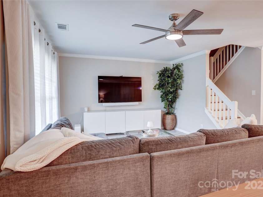 5909 Cougar Lane, Charlotte, NC 28269.  MLS# CAR4273446, YatesRealty ID 22594. 