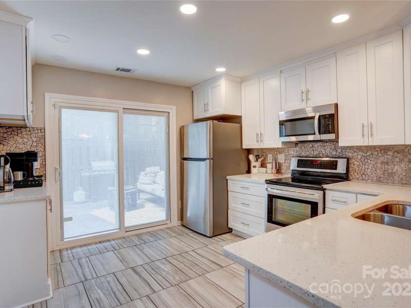 5909 Cougar Lane, Charlotte, NC 28269.  MLS# CAR4273446, YatesRealty ID 22594. 