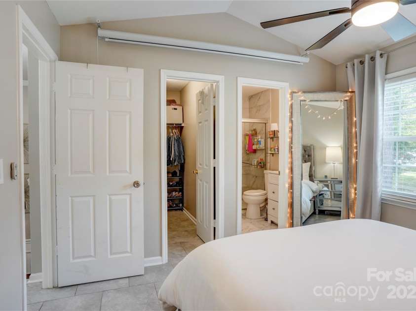 5909 Cougar Lane, Charlotte, NC 28269.  MLS# CAR4273446, YatesRealty ID 22594. 