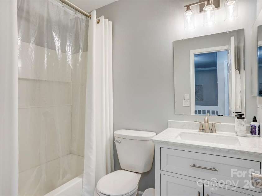 5909 Cougar Lane, Charlotte, NC 28269.  MLS# CAR4273446, YatesRealty ID 22594. 