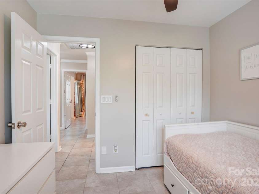 5909 Cougar Lane, Charlotte, NC 28269.  MLS# CAR4273446, YatesRealty ID 22594. 