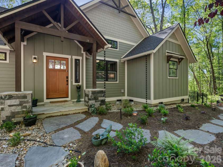 199 Garnet Way, Hendersonville, NC 28791.  MLS# CAR4372547, YatesRealty ID 22596. 