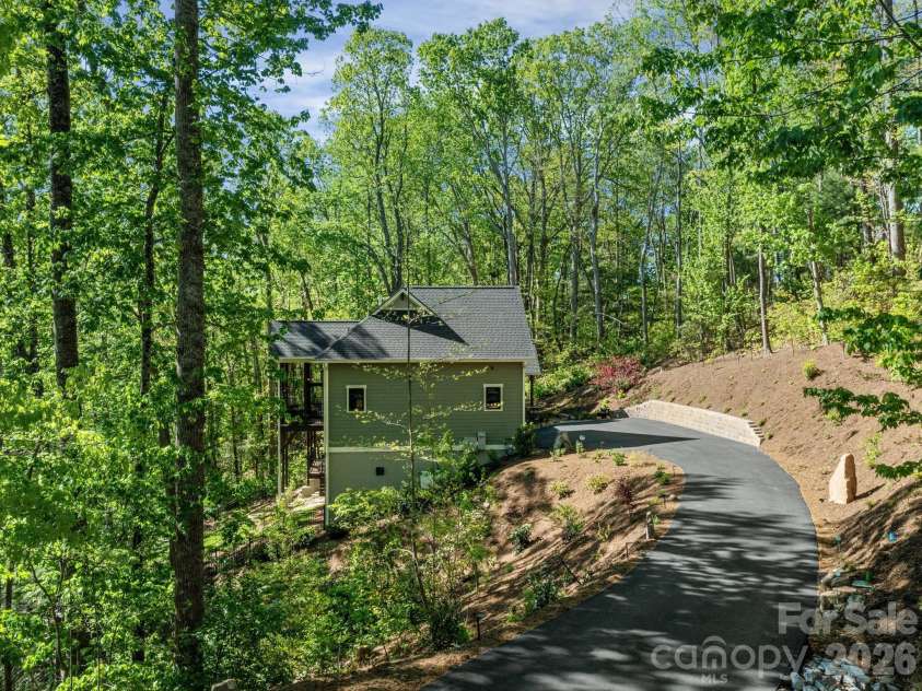 199 Garnet Way, Hendersonville, NC 28791.  MLS# CAR4372547, YatesRealty ID 22596. 