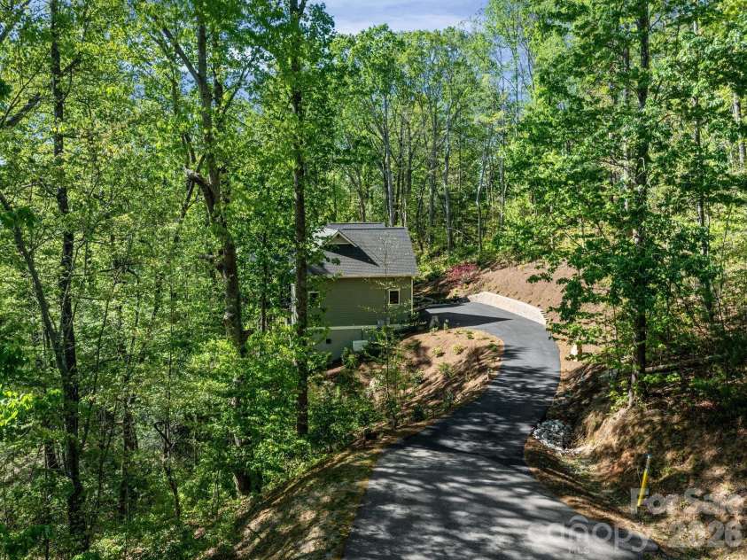 199 Garnet Way, Hendersonville, NC 28791.  MLS# CAR4372547, YatesRealty ID 22596. 
