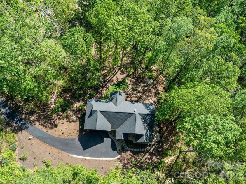 199 Garnet Way, Hendersonville, NC 28791.  MLS# CAR4372547, YatesRealty ID 22596. 