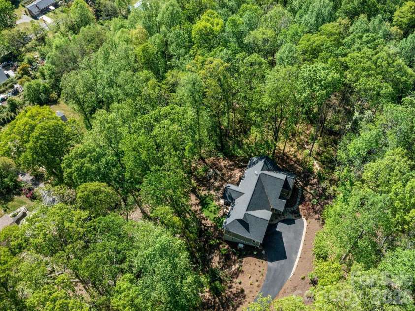 199 Garnet Way, Hendersonville, NC 28791.  MLS# CAR4372547, YatesRealty ID 22596. 