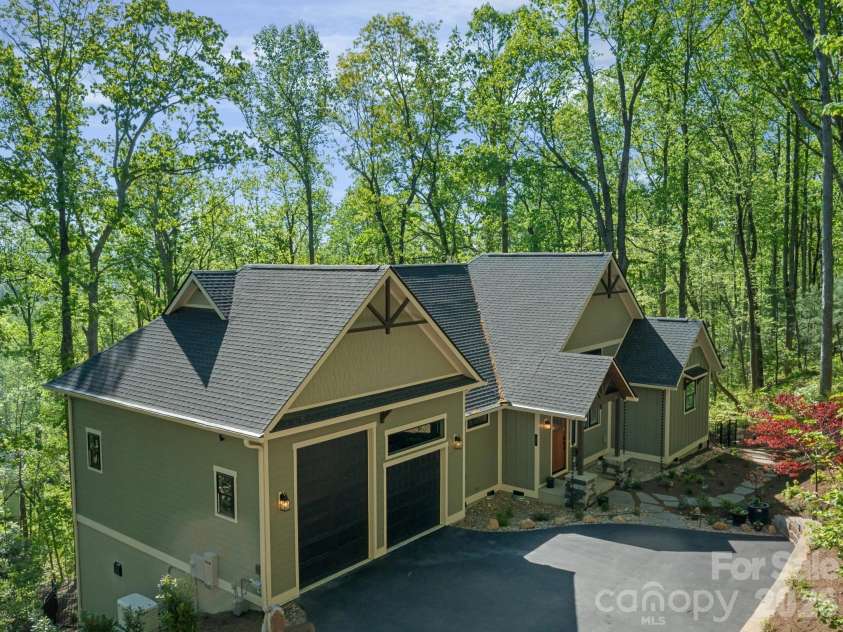 199 Garnet Way, Hendersonville, NC 28791.  MLS# CAR4372547, YatesRealty ID 22596. 