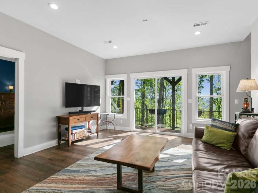 199 Garnet Way, Hendersonville, NC 28791.  MLS# CAR4372547, YatesRealty ID 22596. 